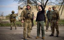 Zelenski cəbhə xəttinə yollandı