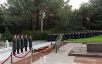 DİN rəhbərliyi Heydər Əliyevin məzarını ziyarət edib - VİDEO