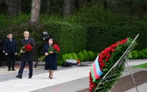 Dövlət və hökumət rəsmiləri Ulu Öndər Heydər Əliyevin xatirəsini yad ediblər