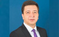 “Biri nəvəsi ilə dincəlir, digəri sevgilisi ilə...”