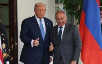 Tramp Paşinyana hədiyyə göndərdi