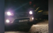 FHN: Şuşada yolların buz bağlaması ilə bağlı köməklik göstərilib- VİDEO