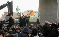 Tehran bazarında etirazlar başladı