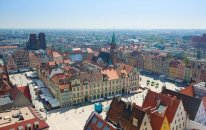 Polşa Epşteynlə bağlı bu addımı atan ilk ölkə oldu