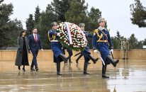 Vens Şəhidlər xiyabanını ziyarət edib - FOTO