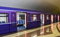 Metroda şüşə arakəsmələrin quraşdırılması... – Rəsmi