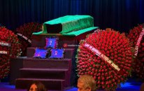 Prezident İlham Əliyev və Mehriban Əliyeva Xalq artisti Rasim Balayevlə vida mərasiminə əklil göndərib