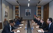 Ceyhun Bayramov uqandalı nazirlə görüşdü