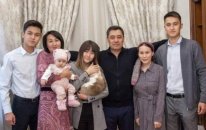Japarov nəvələrinə smartfonu qadağan etdi