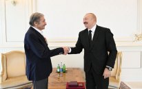 Prezident İlham Əliyev Fərhad Xəlilova “İstiqlal” ordenini təqdim edib