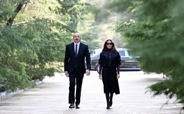 Prezident və birinci xanım Ulu Öndər Heydər Əliyevin məzarını ziyarət ediblər - FOTO