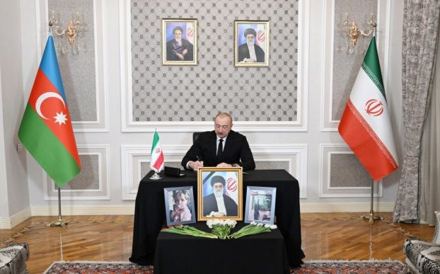 Prezident İlham Əliyev İran səfirliyində olub, başsağlığı verib