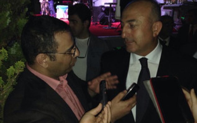 ​Türkiyənin XİN başçısı azərbaycanlı jurnalistlərlə görüşüb