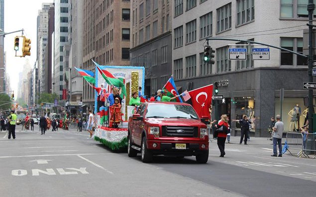 “Bakı 2015” stendi   Nyu-Yorkdakı Türk yürüşündə 
