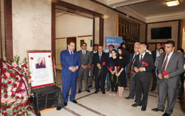 BDU kollektivi yanğında həyatını itirən tələbəni anıb   FOTO