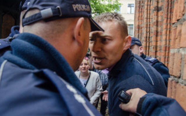 ​Naməlum şəxs prezidentə hücum edib   Polşada