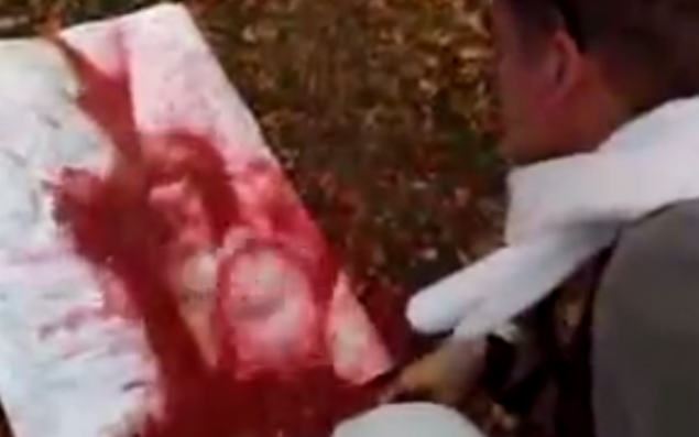 Bu hadisə hər kəsi şoka saldı  Ürəyi zəif olanlar baxmasın + VİDEO (18+)