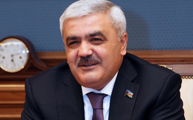 “Heç bir layihə dayandırılmayıb”  Rövnəq Abdullayev