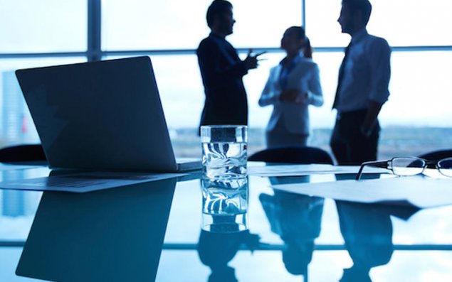 Ofis işçiləri gündə ən azı   2 saat...