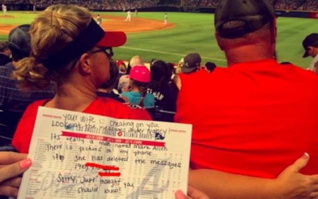 Ərinə düz yanında xəyanət edərkən yaxalandı   - FOTO