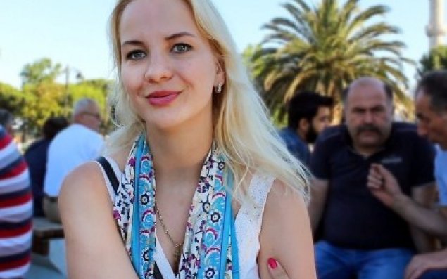 Turist qızlar necə kişiləri xoşlayır -  Videoreportaj