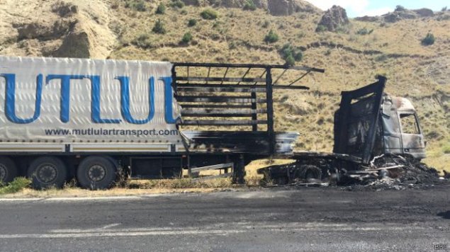 PKK azərbaycanlı iş adamının TIR-larını yandırdı -  FOTO