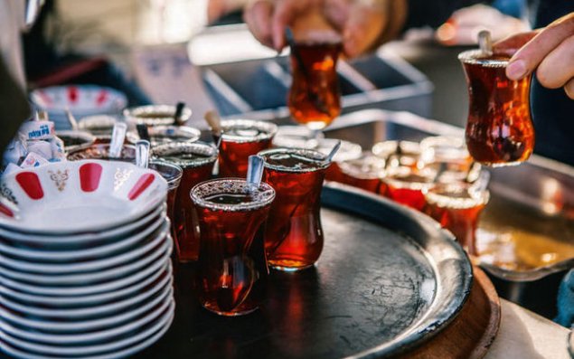 Bakıda üzərində Allahın adı olan çay satılır –   FOTO