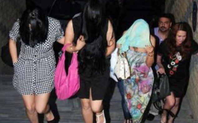 Türkiyədə oteldə azərbaycanlı fahişələr saxlanıldı -   VİDEO