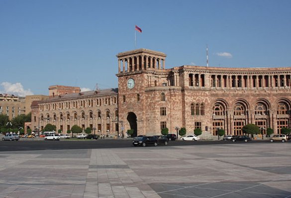 Ermənistan iqtisadiyyatı çökür