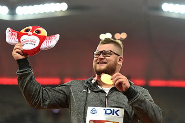 Dünya çempionu qızıl medalı ilə taksidə ödəniş etdi