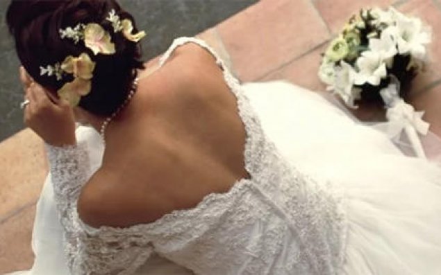 Restoran sahibi gəlini girov götürdü