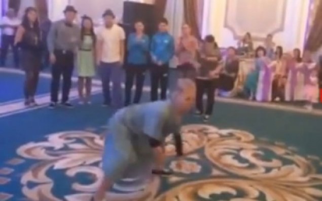 Yaşlı qadının toyda şok videosu yayıldı