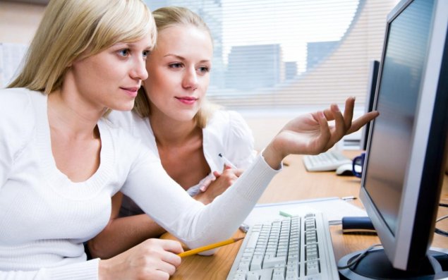 Internetdə daha çox kim vaxt keçirir?  Qadınlar, yoxsa kişilər?