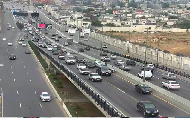 Bakıda yol-nəqliyyat hadisəsi tıxac yaratdı  (FOTO)