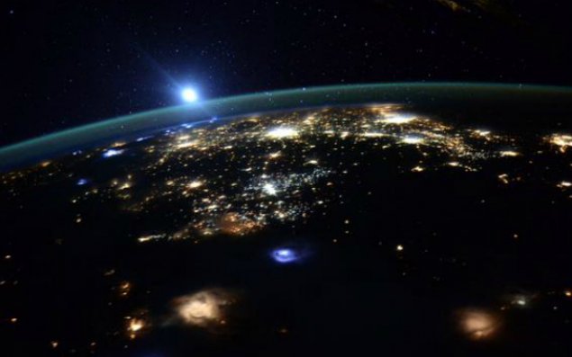 Günəşin doğuşunu kosmosdan izləyin   — VİDEO