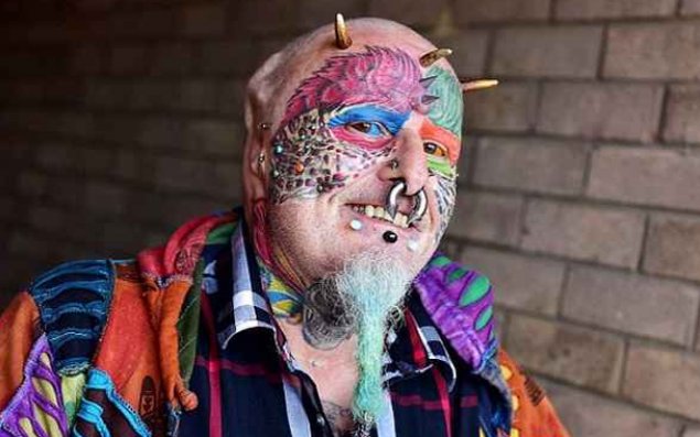 Tutuquşuna bənzəmək üçün, görün, nələr etdi