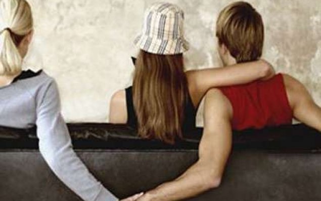 Vətəndaş nigahı olan tanınmışlar   və belə izdivacın özəlliyi