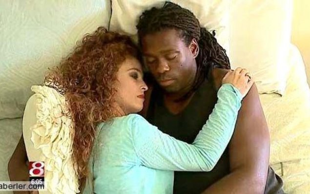 İnsanları qucaqlayaraq pul qazanır   – fotolar