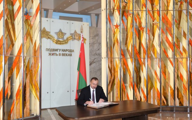 İlham Əliyev Belarusun Böyük Vətən Müharibəsi Tarixi Muzeyində olub