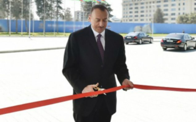 İlham Əliyev yeni Mərkəzin açılışında