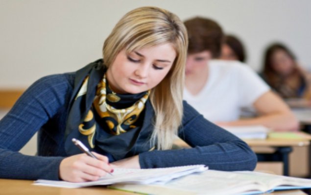 Nazirlik xaricdə təhsil vəd edənlərlə bağlı   xəbərdarlıq etdi