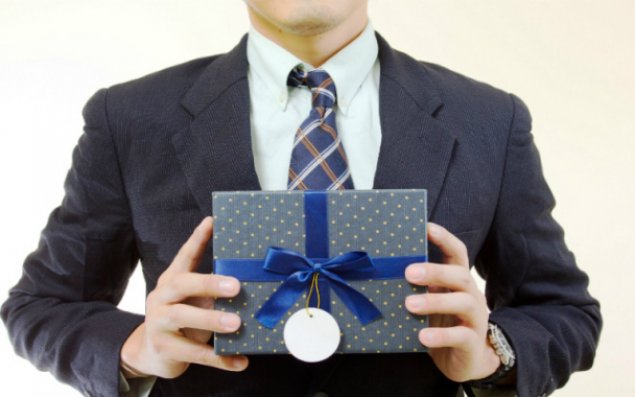 Məmurlara bahalı hədiyyə almaq qadağan edildi