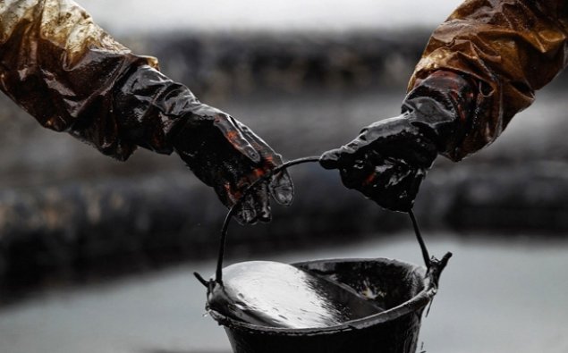 ABŞ neft hasilatını kəskin azaltdı