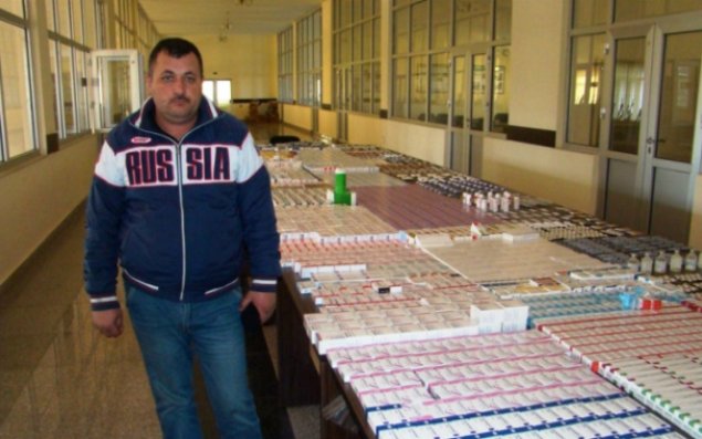 Sərhəddən qanunsuz dərman keçirən tutuldu