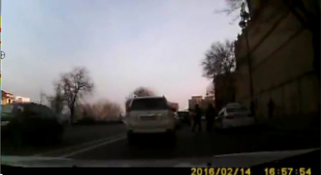 Bakıda «Prado» sürücüsü yol polisini saymadı   – 666 - VİDEO