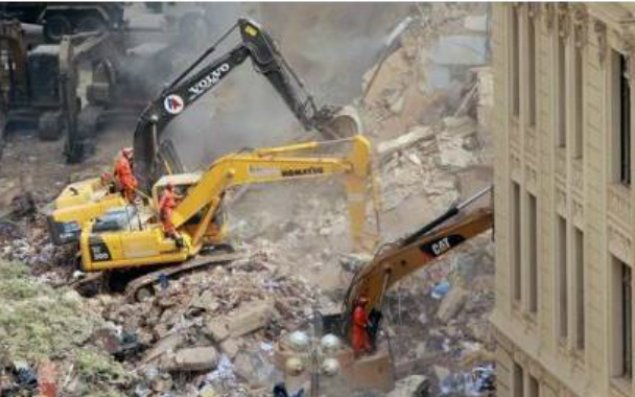Bakıda 5, 7 və 9 mərtəbəli köhnə binalar sökülür