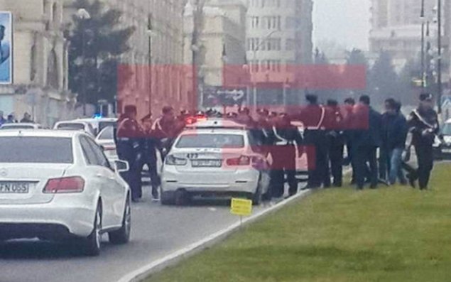 Polisin avtomobilini çəkiclə əzən şəxsdə narkotik aşkarlandı