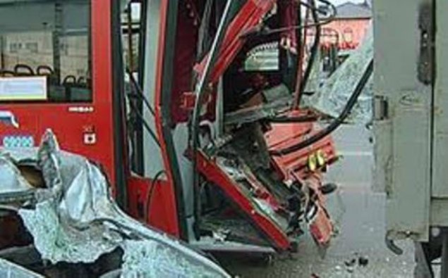 Bakıda sərnişin avtobusu qəza törətdi   - Ölən var