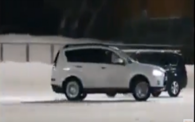 Rəqqas və maşınların   möhtəşəm şousu - Video