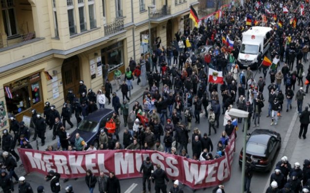 Berlində Merkelə qarşı aksiyada   - 40 nəfər tutuldu, 13 polis yaralandı